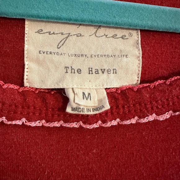 Evy’s Tree - “The Haven” Sweatshirt in Red - Picture 2 of 6